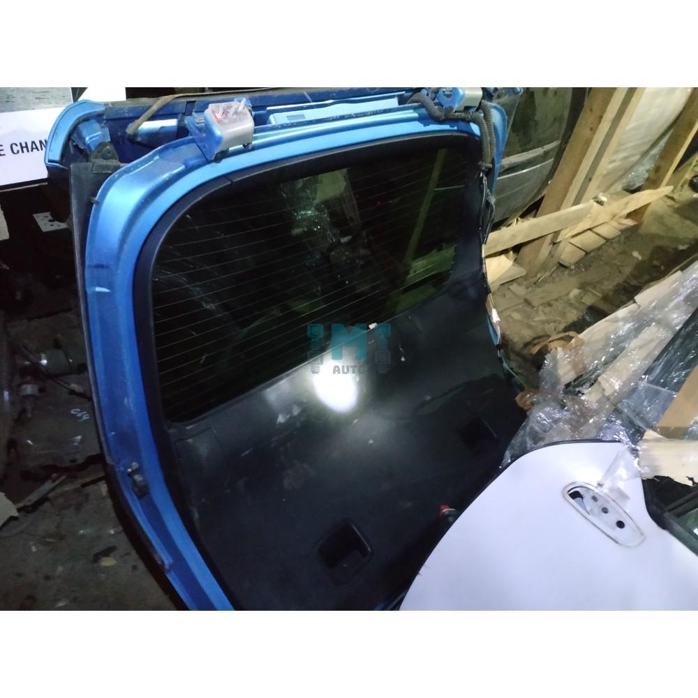 Крышка багажника с клееным стеклом в сборе